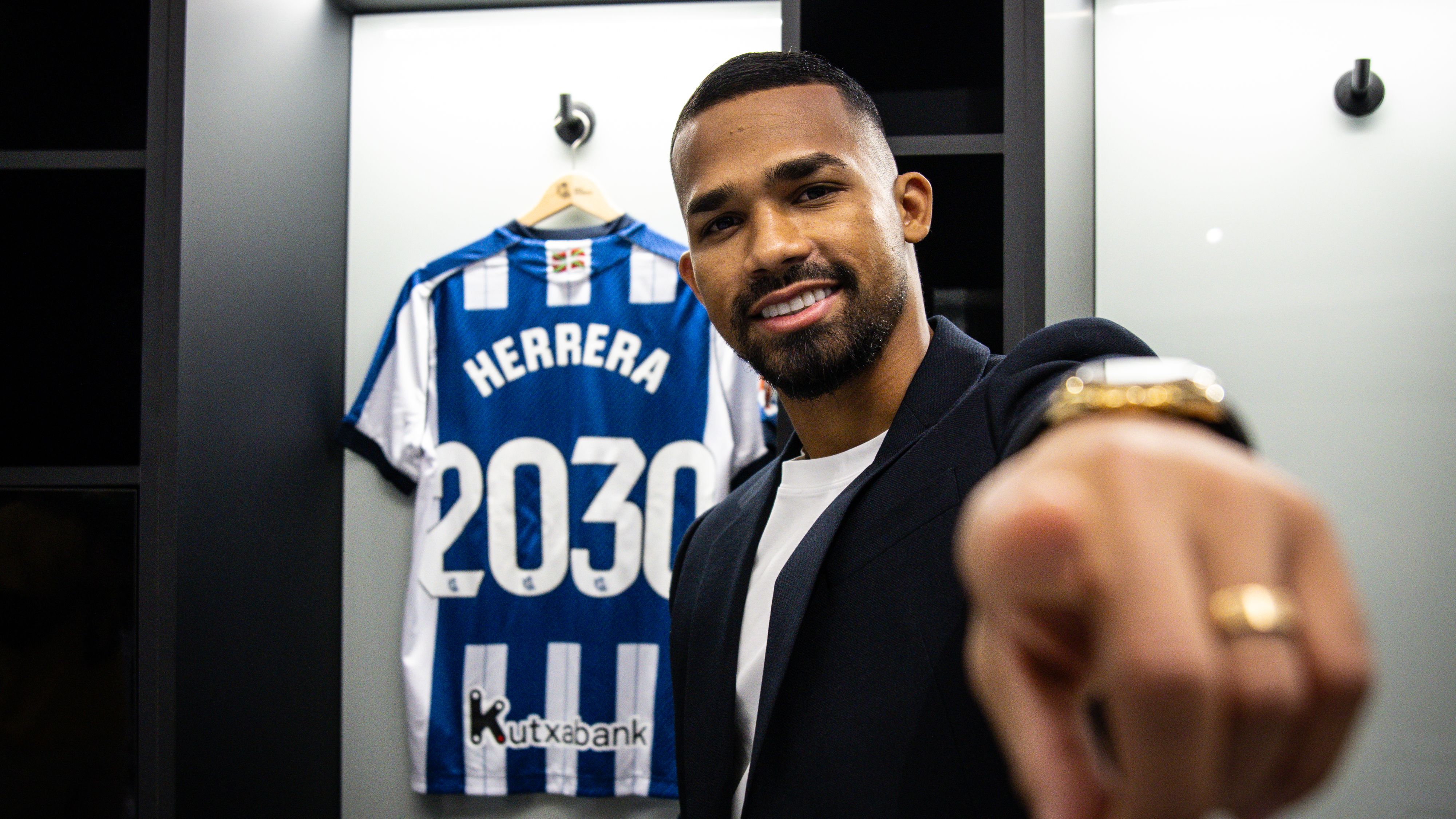 久保建英所属のレアル・ソシエダ、市場最終日に守備的MFの獲得